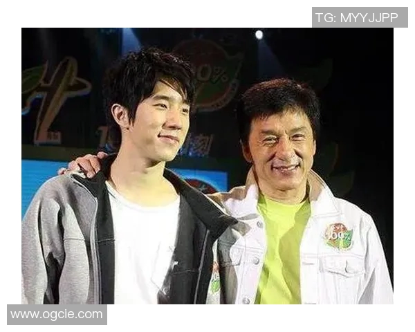 足球明星与成龙的精彩互动视频揭秘他们的友谊与合作历程