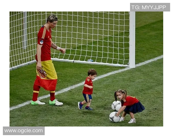 足球明星的家庭生活揭秘生育众多孩子的背后故事与挑战 足球明星的家庭生活揭秘生育众多孩子的背后故事与挑战